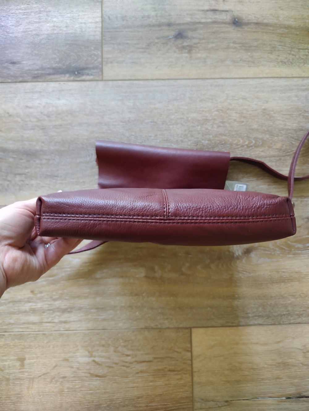 NEW ILI NEW YORK Calfskin Canada Crossbody Bag in Redwood NWT - Picture 15 of 16